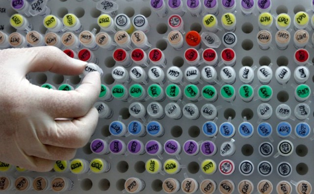 Material genético humano, almacenado en un laboratorio en Múnich. Foto: Reuters