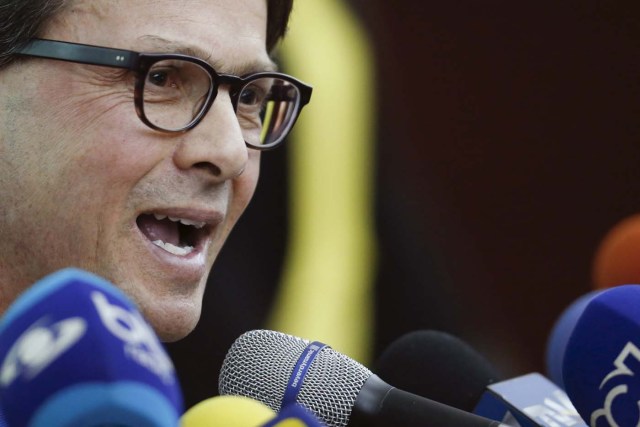 Lorenzo Mendoza, president of Venezuela's largest private food production company Empresas Polar, speaks during a news conference in Caracas February 2, 2016. REUTERS/Carlos Garcia Rawlins