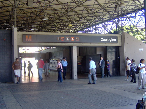 Lo golpean hasta quedar inconsciente tras atracar a liceísta en estación Zoológico del Metro de Caracas