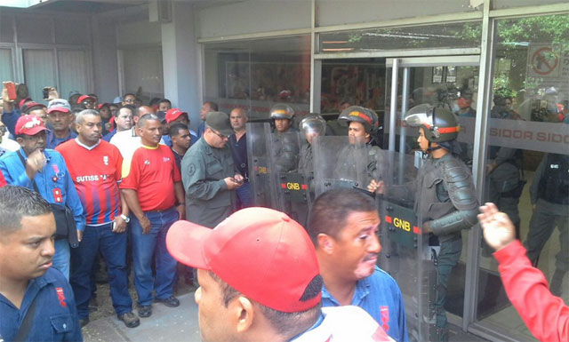 Protesta de trabajadores de Sidor dejó varios heridos tras fuerte represión de la GNB (Fotos)