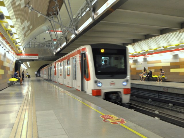 El subsecretario de Interior, Luis Correa, aseguró que "si no abandonan el país en 72 horas, procede la expulsión". Foto: railwaygazette.com