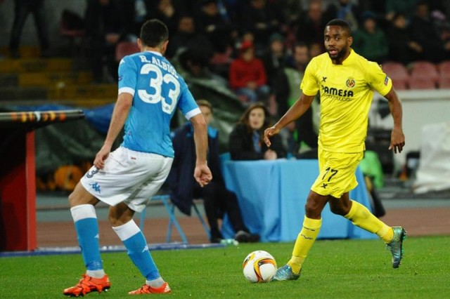  El jugador del Villarreal Cedric Bakambu durante un partido por la Liga Europa entre el Nápoles y el Villarreal, en el estadio San Paolo de Nápoles (Italia). EFE