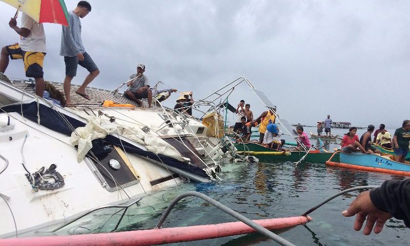 Encuentran a un hombre momificado dentro de un barco a la deriva (FOTOS)