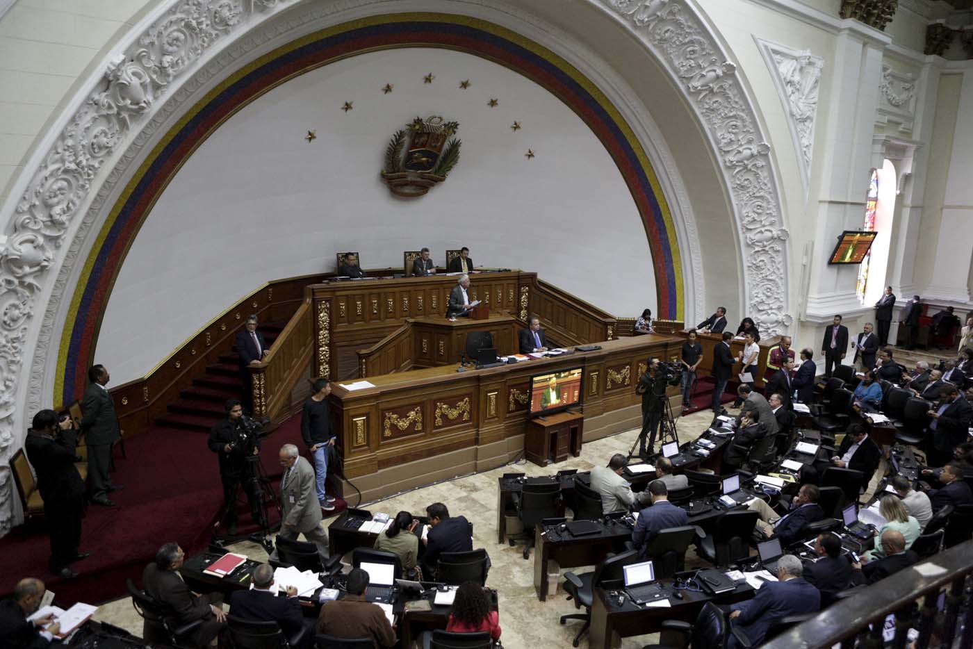 Parlamento discutió sobre la crisis de la salud en el país y Día del Médico