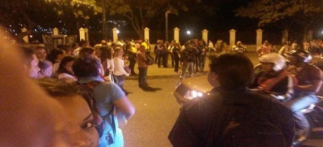 Guaireños protestaron frente a la estación del metro de Gato Negro. Foto: @jcorresponsal 