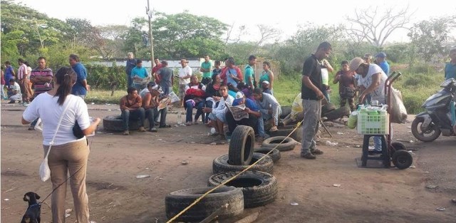 Los manifestantes defienden su derecho a conocer el paradero de los mineros desaparecidos