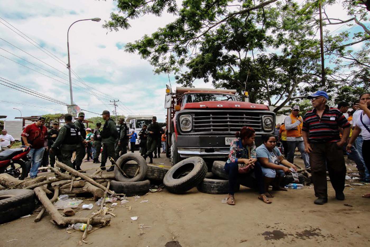 Venezolanos exigen #QueAparezcanLosMinerosYA seis días después de su desaparición en Tumeremo