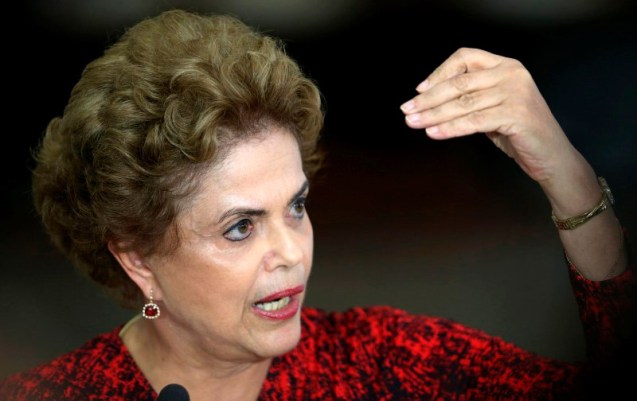 2016-03-17T150958Z_1_LYNXNPEC2G17S_RTROPTP_3_BRASIL-ROUSSEFF-ESCUCHAS