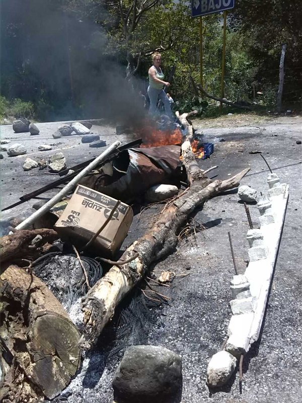 Vecinos de Mérida siguen protestando por abusos de la GNB y mantienen vías cerradas