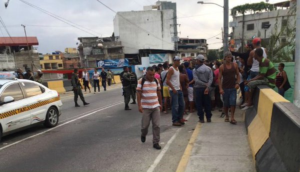 Naiguatá protesta comida