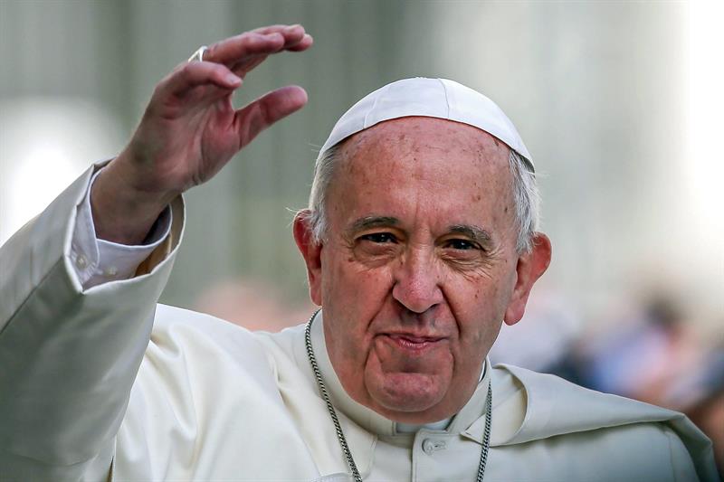 Comunidad venezolana es bendecida durante el Angelus del Papa