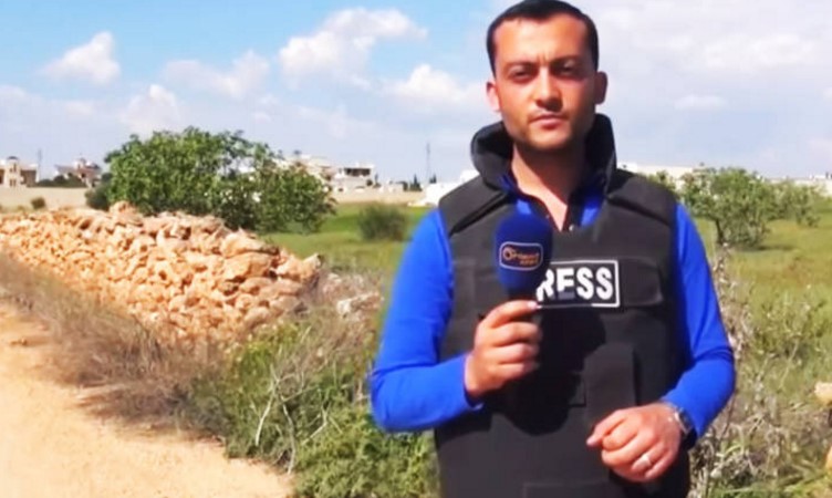 ¡Impactante! La metralla de una explosión alcanza a un reportero que transmitía en vivo (VIDEO)