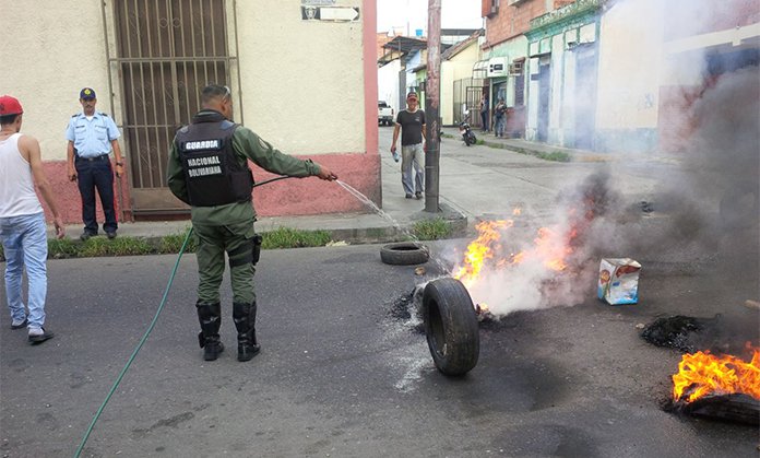 Valera se suma a las protestas por los racionamientos (FOTOS)