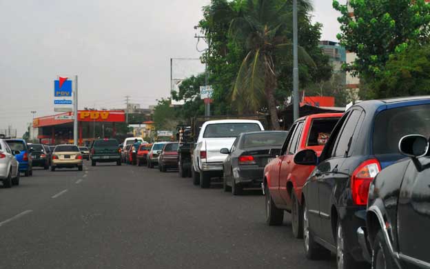 Hasta seis horas para echar gasolina en el Zulia gracias a los apagones