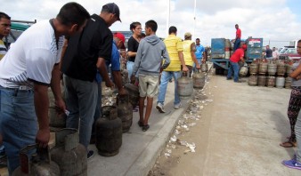 Una bombona de gas por persona venden en planta de El Tigre