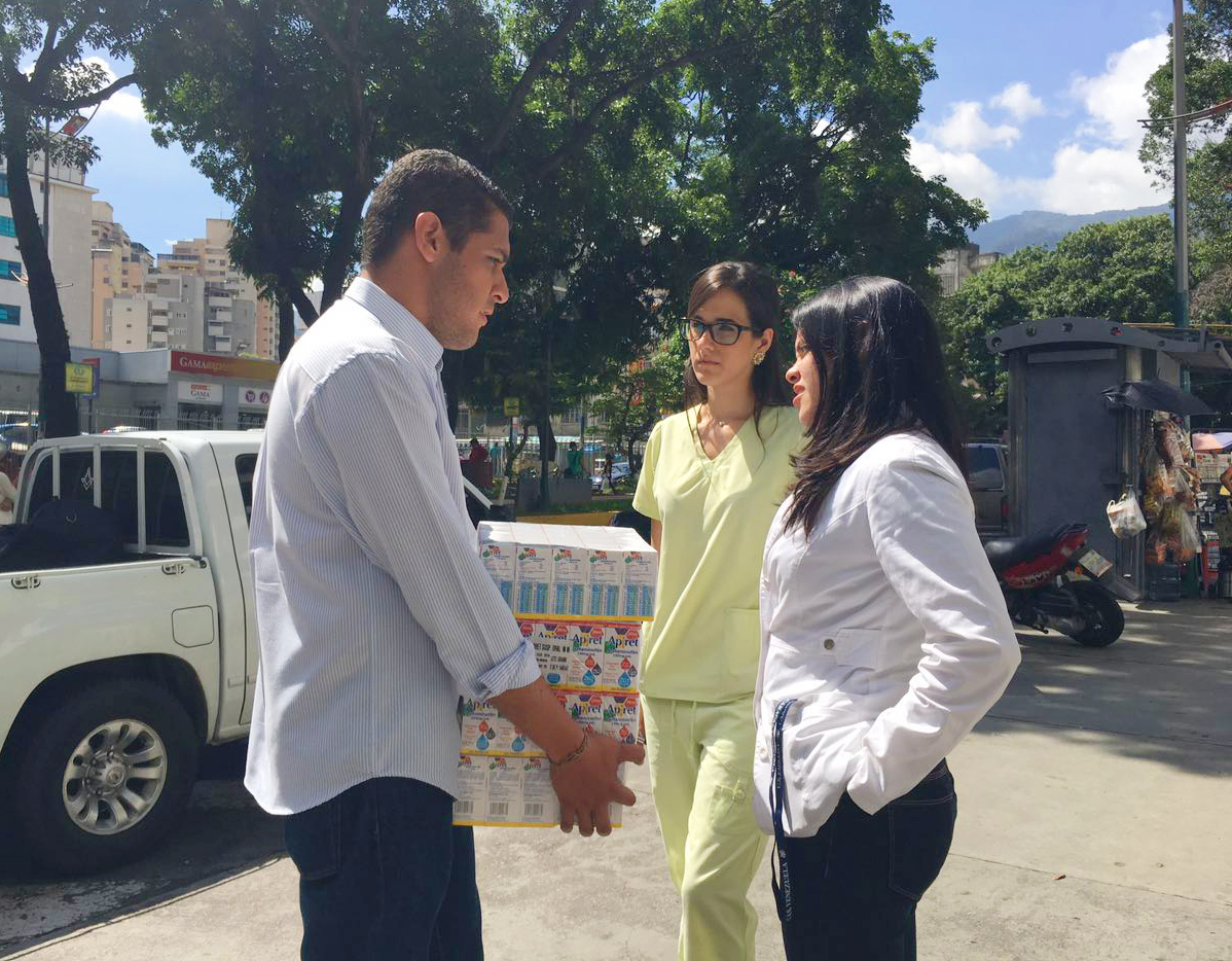 Olivares entregó medicinas oncológicas para niños en el JM de los Ríos