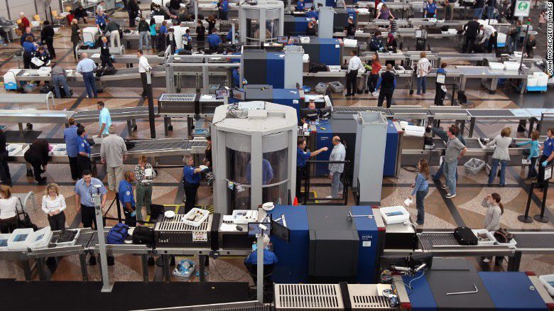 Estadounidenses están hartos de largas colas de seguridad en aeropuertos