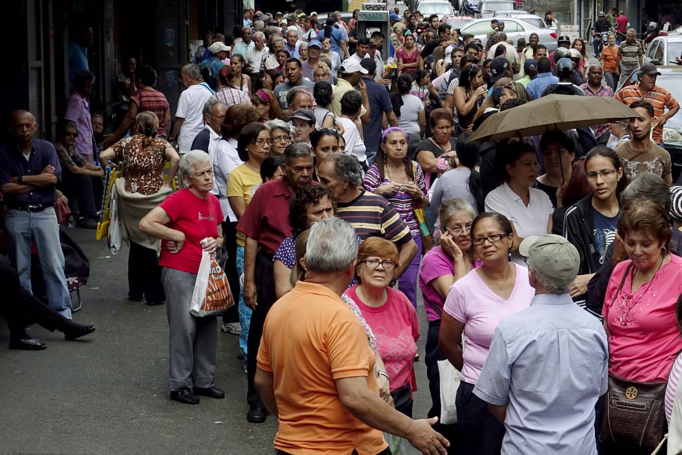 “Seremos caníbales o cadáveres si se acentúa la escasez. Moriremos de hambre”