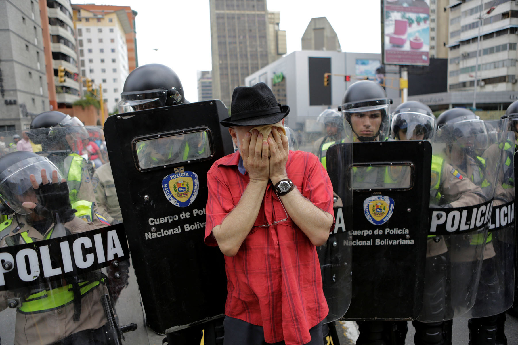 Los derechos humanos trascienden la soberanía de un país democrático