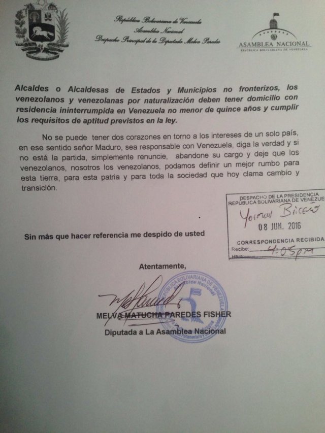 Exigen acta de nacimiento verificada y renuncia a nacionalidad colombiana al presidente Maduro