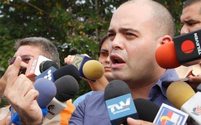 MARACAIBO VENEZUELA 07/01/2016SUCESOSLEONARDO FERNANDEZ DA RUEDA DE PRENSA FRENTE A LA MORGUE POR LA DELINCUENCIA Y MUERTOSEN LA FOTO DIRIGENTE DE UNT