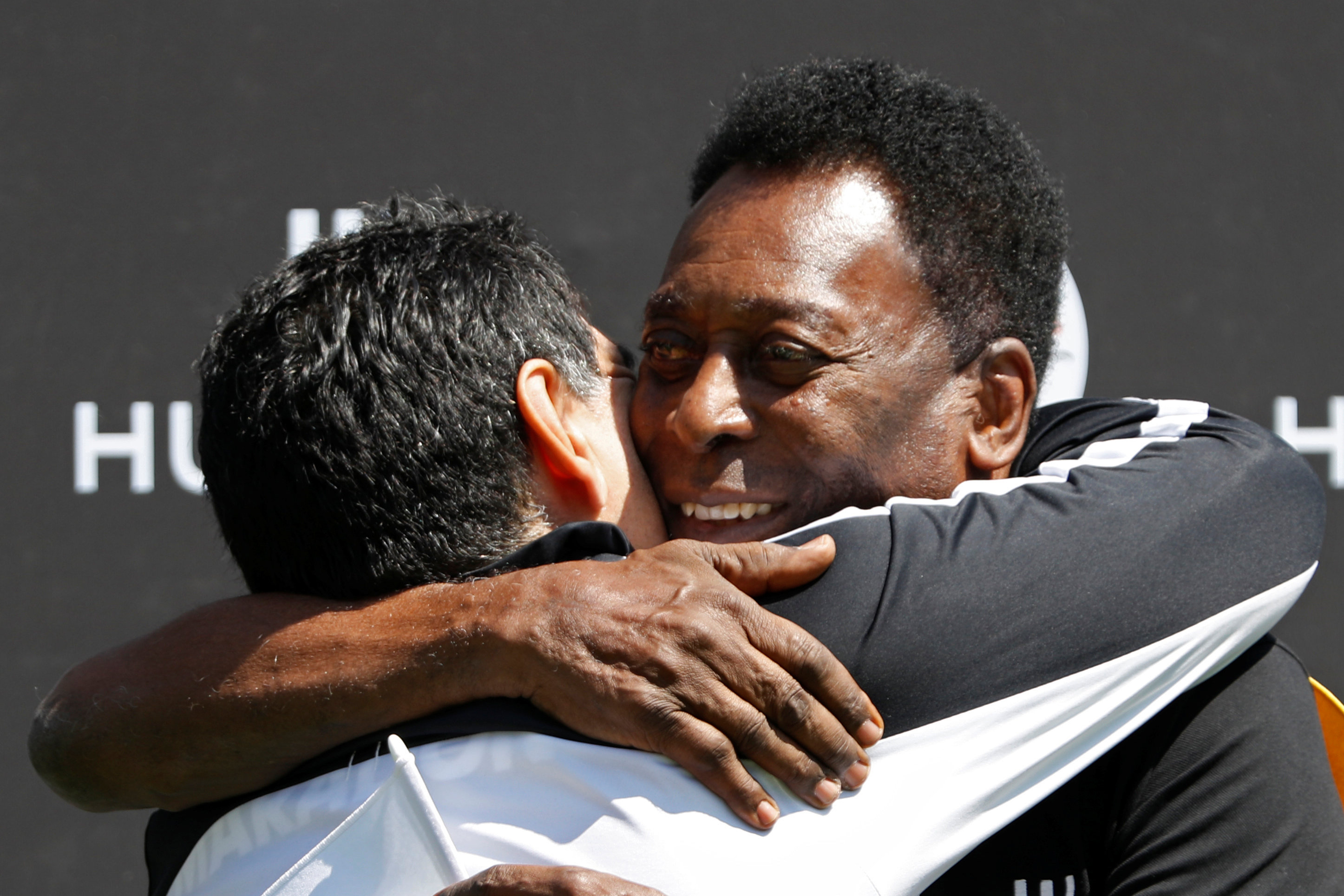 Pelé considera a Maradona mejor que Messi y cuestiona la actuación de Neymar