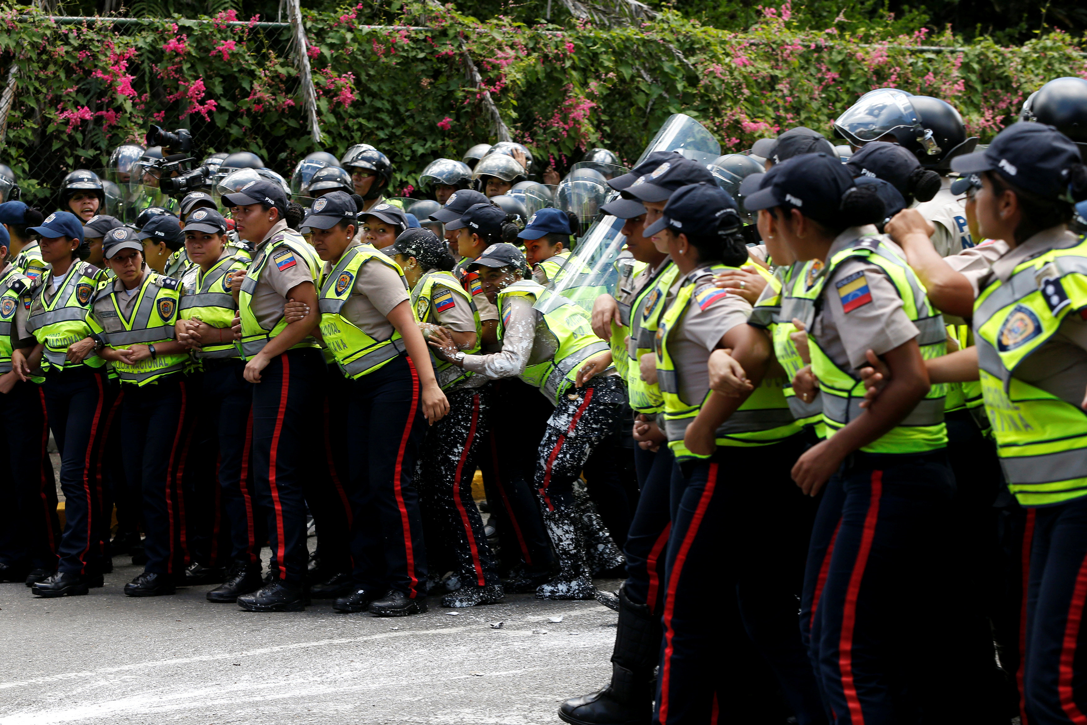 Female Police Officers Clash With Demonstrators During A Protest Called ...