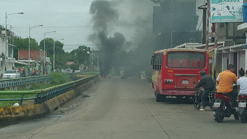 San Fernando de Apure sale a protestar por falta alimentos #13Jun