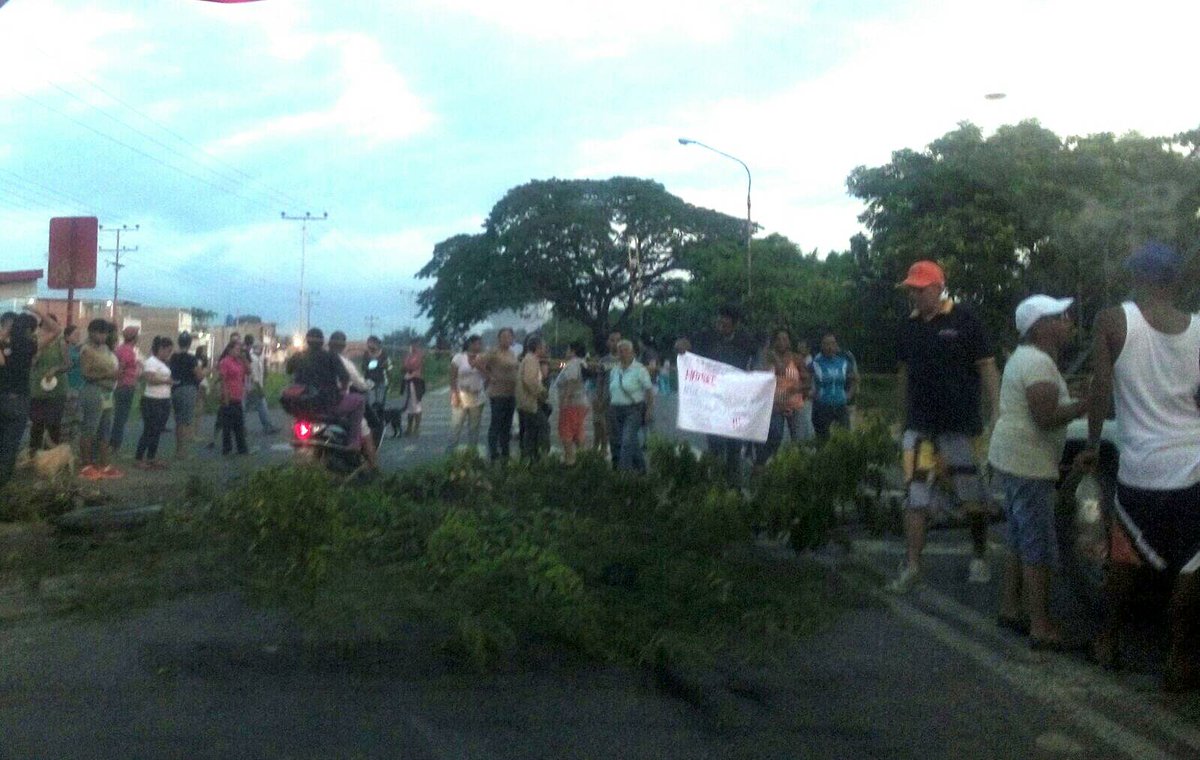 Vecinos de los Valles del Tuy manifiestan ante la escasez de alimentos #14Jun