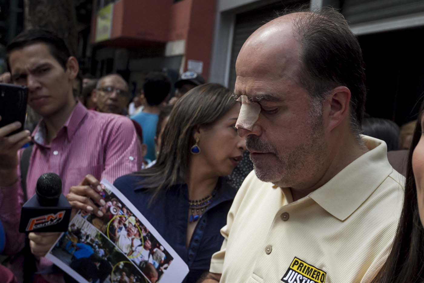 Julio Borges formaliza denuncia contra general Zavarse por agresiones frente a CNE