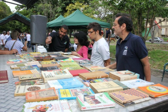 Alcaldía de Baruta lleva su cambalache de libros a la Plaza de Cumbres de Curumo