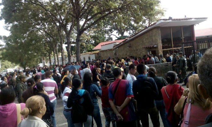 Casi mil detenidos por pernoctar en colas durante redada de la GNB en Lara (Fotos)