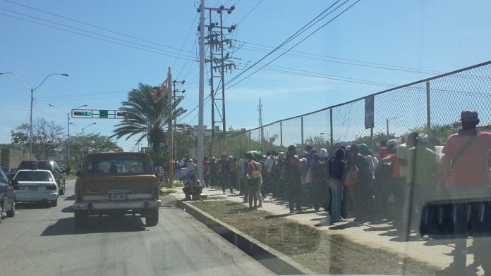 Se mantienen las colas en mercados de Nueva Esparta #29Jun (Video)