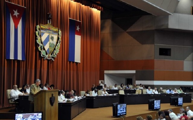 Raúl Castro le achaca a la crisis venezolana la precaria situación en Cuba