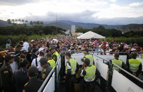 Gente: Crisis quedó en evidencia con los miles de venezolanos cruzando la frontera