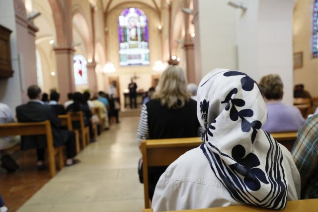 Católicos Y Musulmanes Asisten A La Misa Por El Cura Francés Degollado 9074