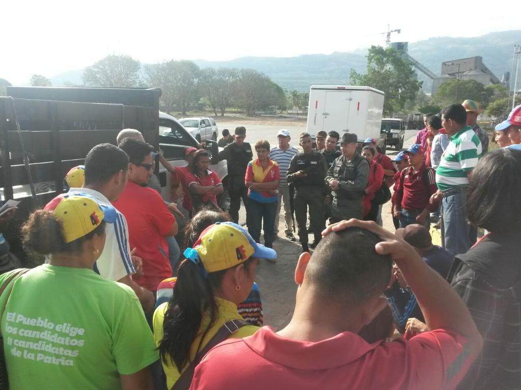 Comuneros toman Cemento Andino: Exigen cemento para poder trabajar (foto)