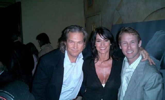 El matrimonio Cooner-Comaneci con el actor Jeff Bridges / bartandnadia.com