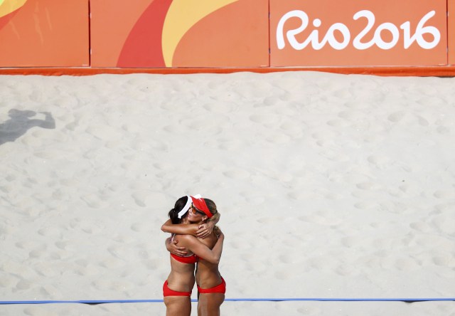 2016 Rio Olympics - Beach Volleyball - Women's Preliminary - Beach Volleyball Arena - Rio de Janeiro, Brazil - 08/08/2016. Anouk Verge-Depre (SUI) of Switzerland and Isabelle Forrer (SUI) of Switzerland celebrate. REUTERS/Kai Pfaffenbach FOR EDITORIAL USE ONLY. NOT FOR SALE FOR MARKETING OR ADVERTISING CAMPAIGNS.