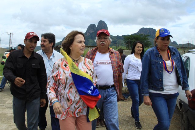 100816. Mitzy de Ledezma en San Juan de los Morros (2)