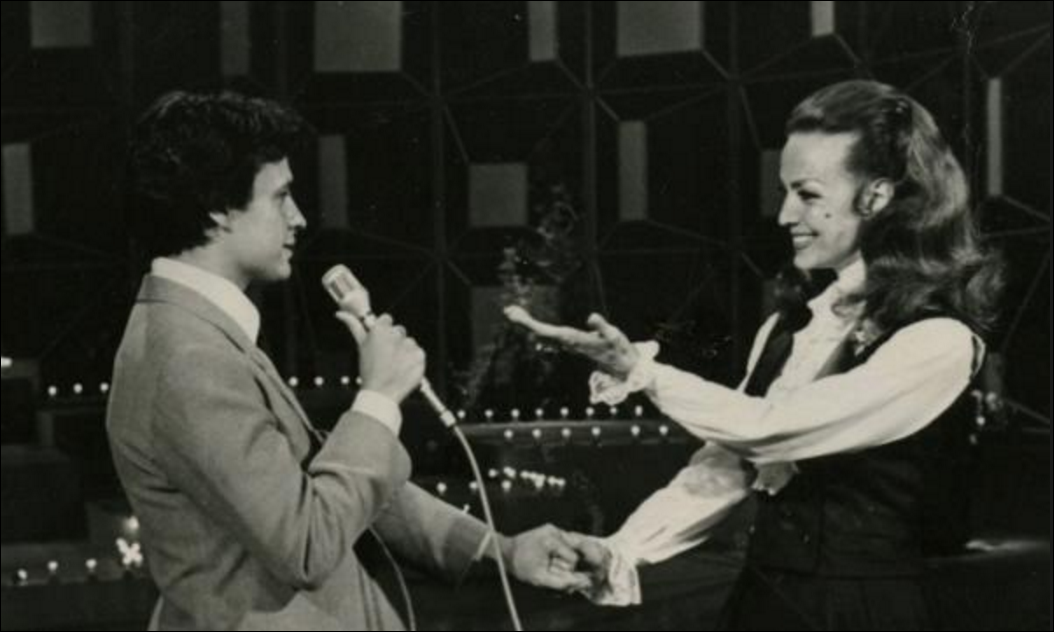 ¡Recordando a un grande! El día que Juan Gabriel le cantó a María Félix “Doña Barbara” (Foto)