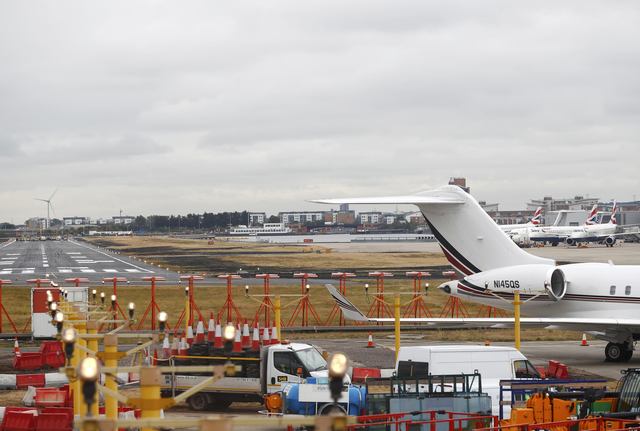 Protesta antirracista en aeropuerto de Londres