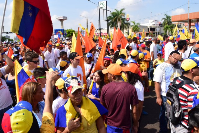 ZULIANOS MARCHAN AL CNE (7)