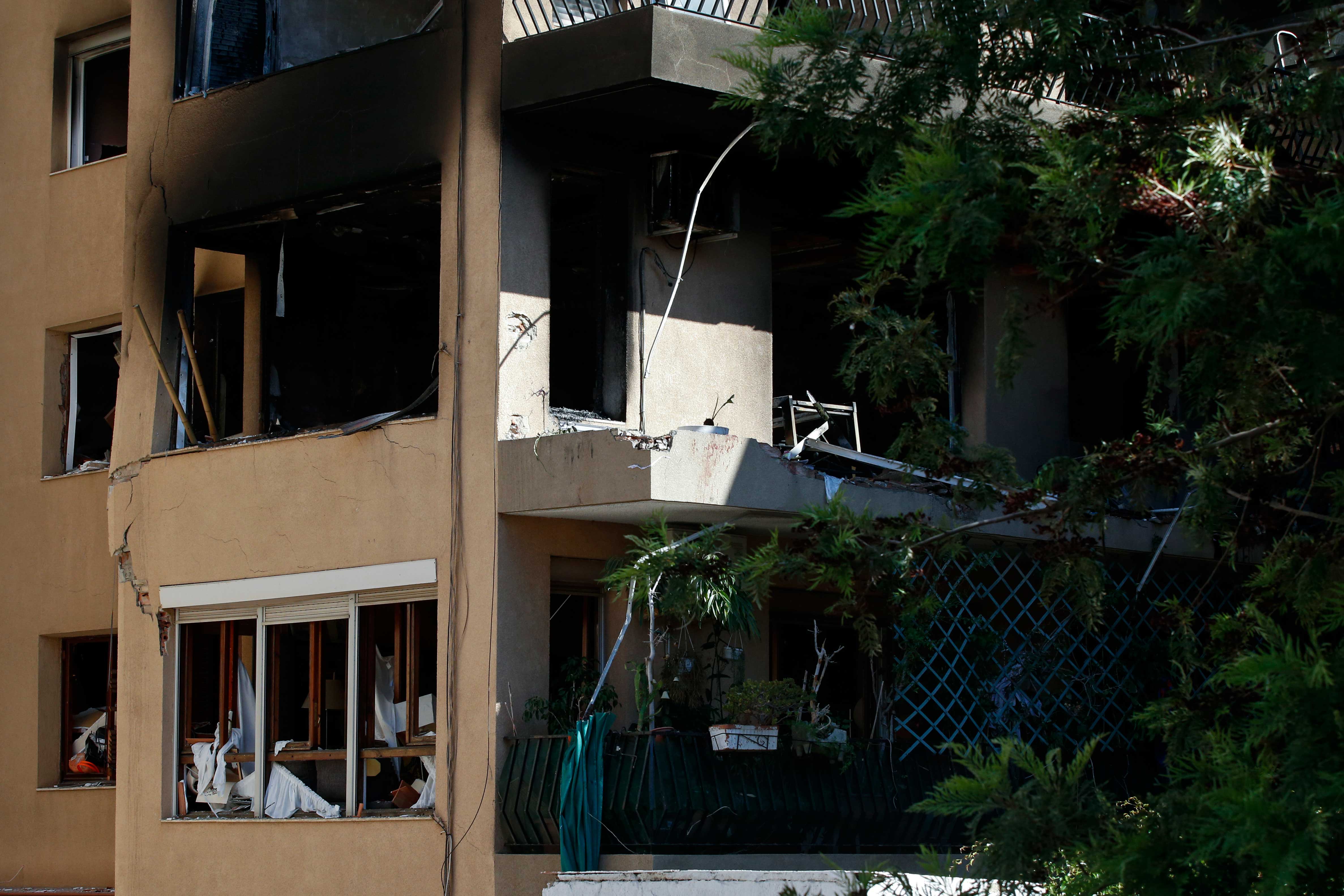 Un muerto y 14 heridos en una explosión en un edificio cerca de Barcelona