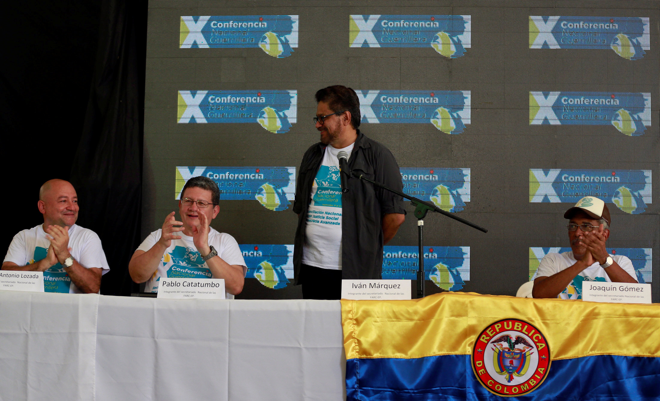 Farc ratifica acuerdo para acabar medio siglo de guerra en Colombia