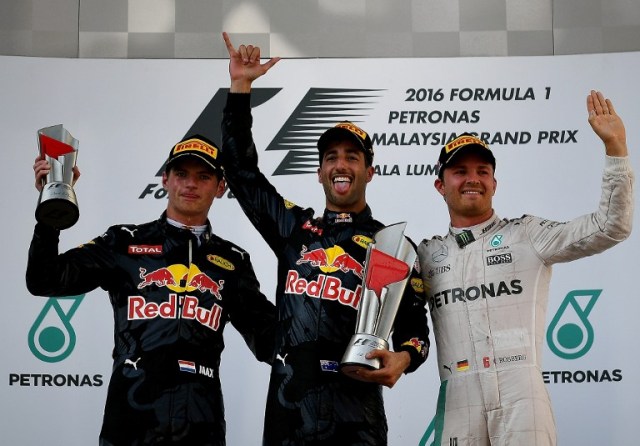 AUTO-PRIX-MAS-F1-PODIUM