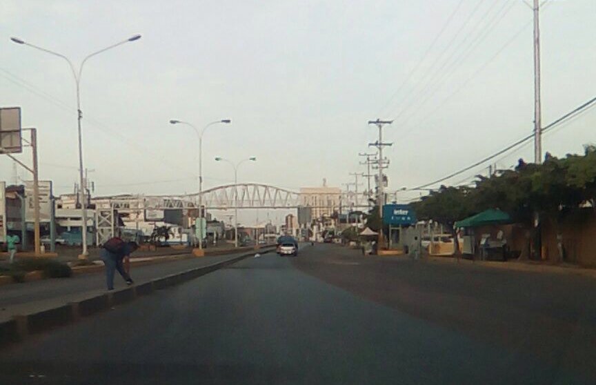 Así está la Av. Intercomunal de Barcelona en #Anzoátegui con el #ParoNacionalContraMaduro