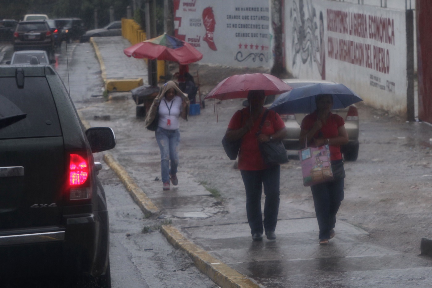 Más nubosidad y lluvias dispersas se esperan para este domingo