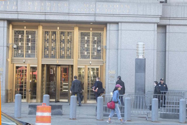 NY01. NUEVA YORK (NY, EE.UU.), 07/11/16.- Vista del edificio de la Corte Federal del Distrito Sur de Manhattan donde se inicia hoy, lunes 7 de noviembre de 2016, un juicio por tráfico de drogas a los venezolanos Efraín Antonio Campos Flores y Franqui Francisco Flóres de Freitas, ambos sobrinos de la esposa del presidente venezolano, Nicolás Maduro. EFE/Miguel Rajmil