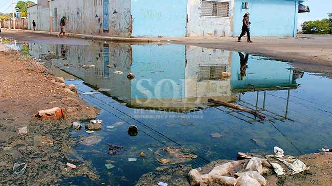 Habitantes de Boca del Río en Margarita viven rodeados de aguas servidas